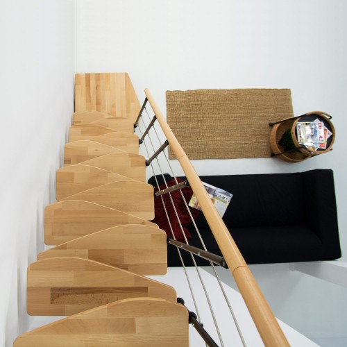 Minka Mittelholmtreppe Quatro ¼-gewendelt in Buche klar lackiert, UK schwarz mit 299cm Geschosshöhe