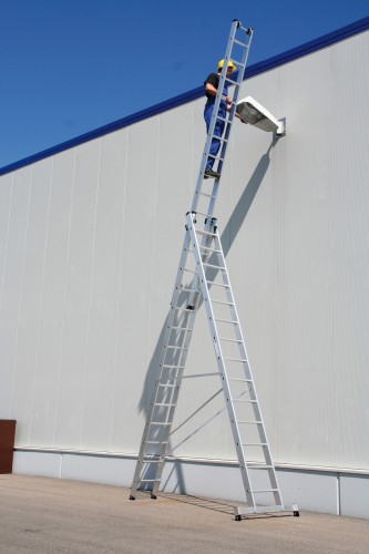 MUNK Mehrzweckleiter mit Nivello® Traverse 3x12 Sprossen