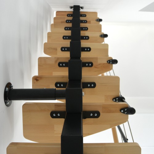 Minka Mittelholmtreppe Quatro Geradelaufend in Buche auf Walnuss gebeizt, UK schwarz mit 322cm Geschosshöhe