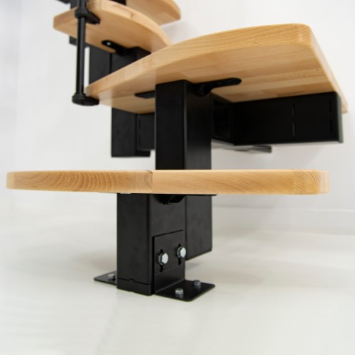 Minka Mittelholmtreppe Quatro ¼-gewendelt in Buche klar lackiert, UK schwarz mit 322cm Geschosshöhe
